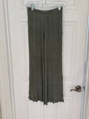 Olive green womens casual pull on crop pants